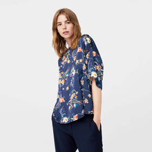 Load image into Gallery viewer, Contrasting Design T-Shirt
