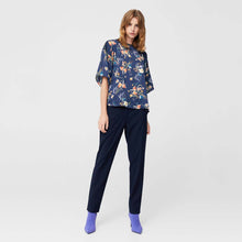 Load image into Gallery viewer, Contrasting Design T-Shirt
