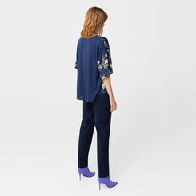 Load image into Gallery viewer, Contrasting Design T-Shirt
